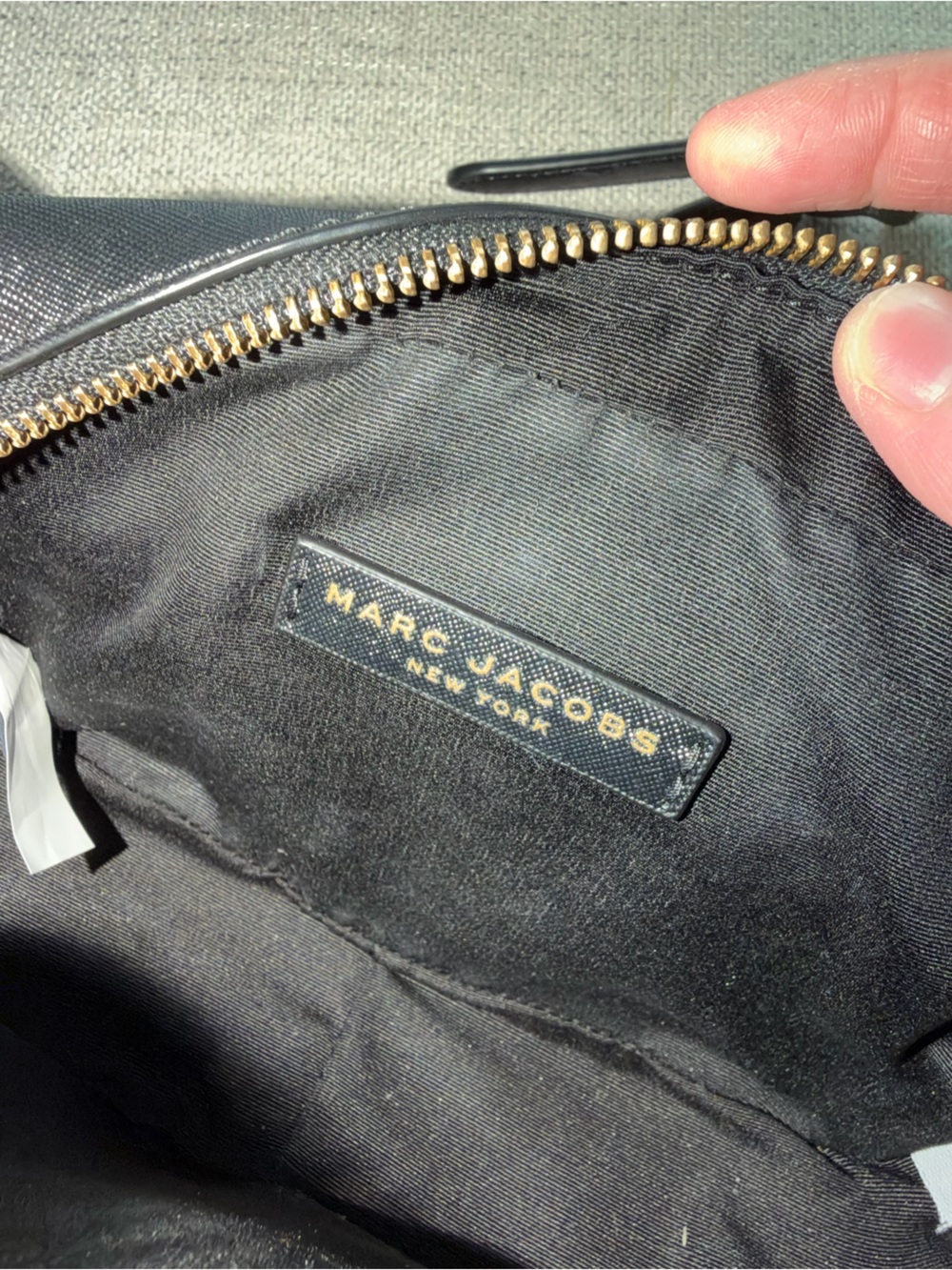 Marc Jacobs Black Leather Crossbody Camera Bag with Gold Logo - Picture 4 of 4